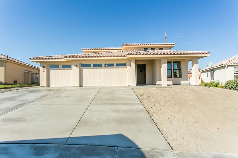 Property Photo: 9513 W Floyd Dr WA 99004