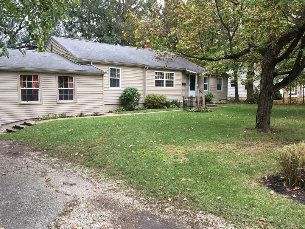 Property Photo:  608 Country Club Drive  OH 43055 