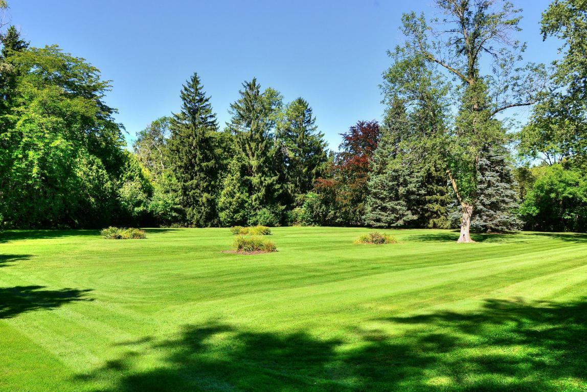 Property Photo: 9362 N Lake Dr WI 53217-1446