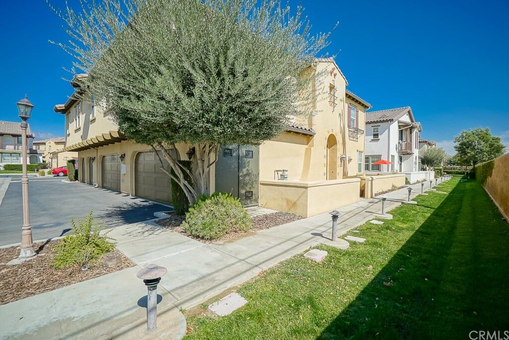 Property Photo:  2750 E Oak Hill Drive 27  CA 91761 