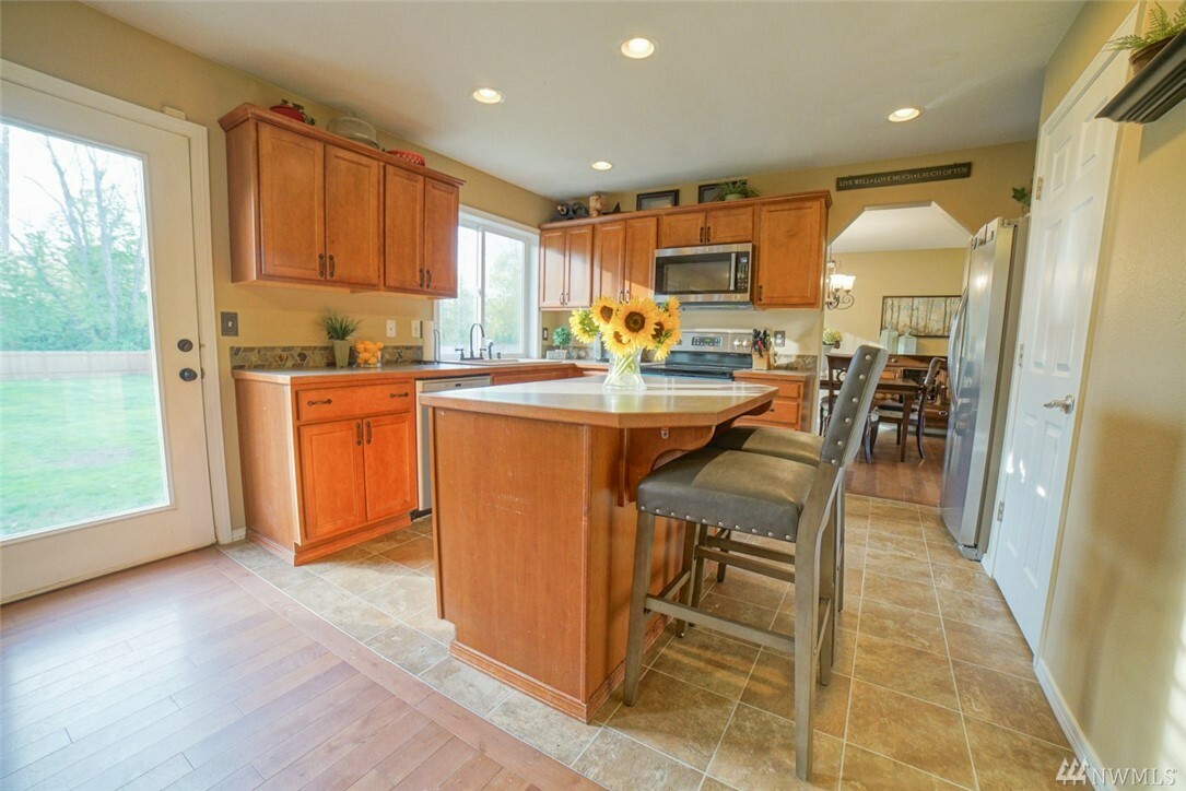 Property Photo: 11420 Waller Rd E WA 98446