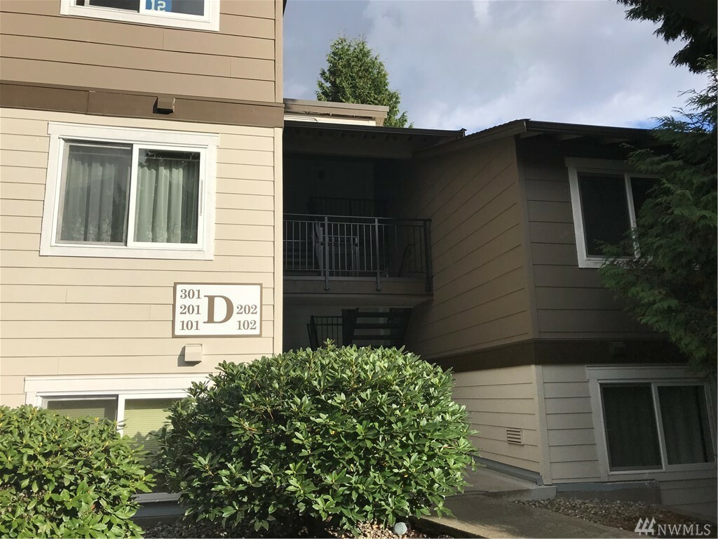 Property Photo:  12621 NE 130th Wy D202  WA 98034 