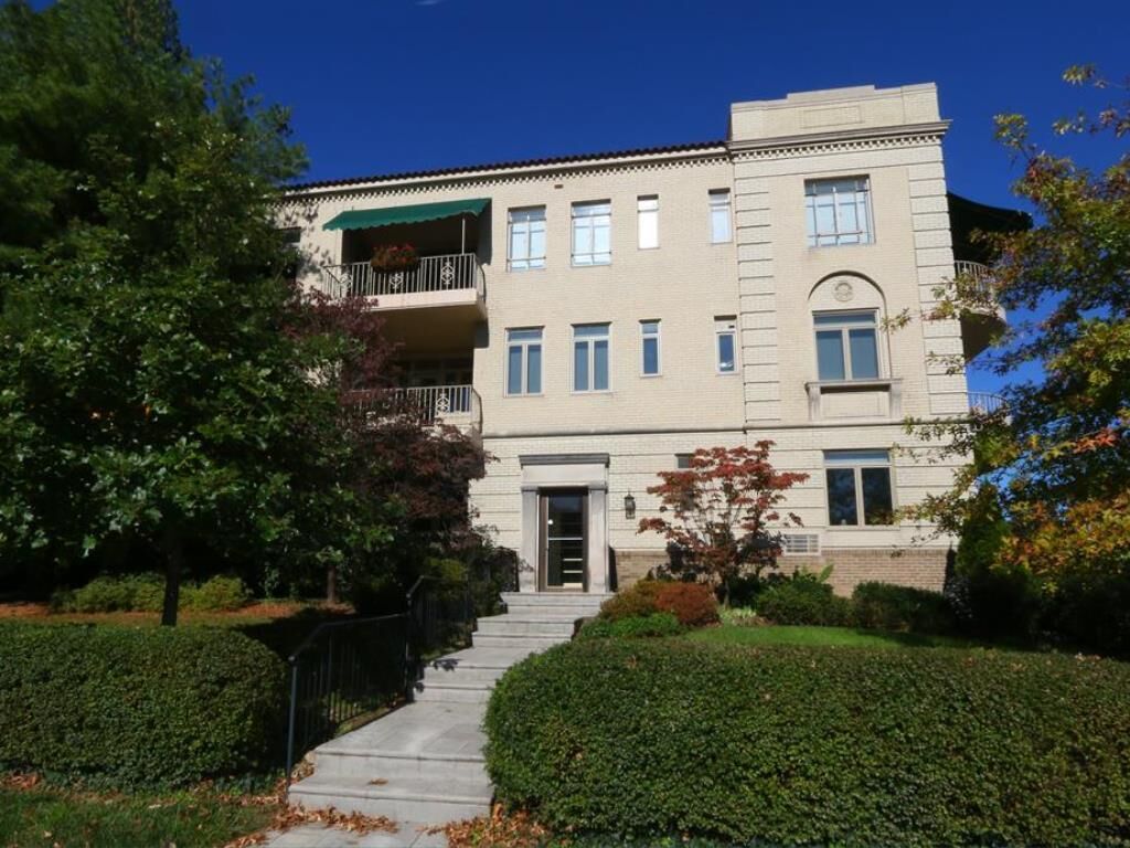 Property Photo: 2380 Madison Road E2b OH 45208