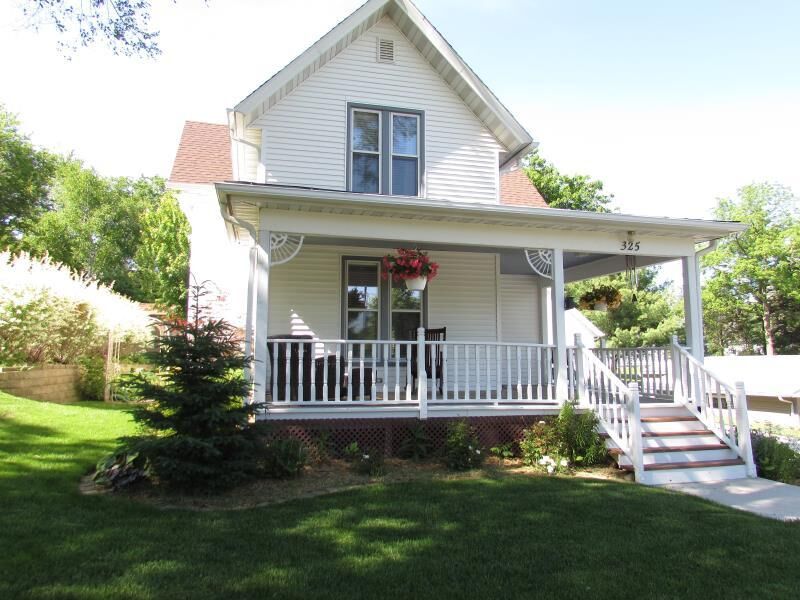 Property Photo:  325 Pleasant St  WI 53551 