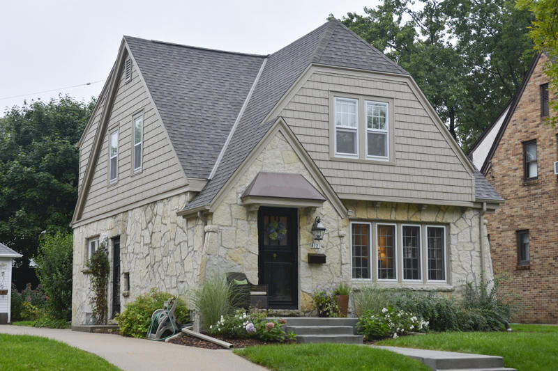 Property Photo:  8121 Richmond Ct  WI 53213 