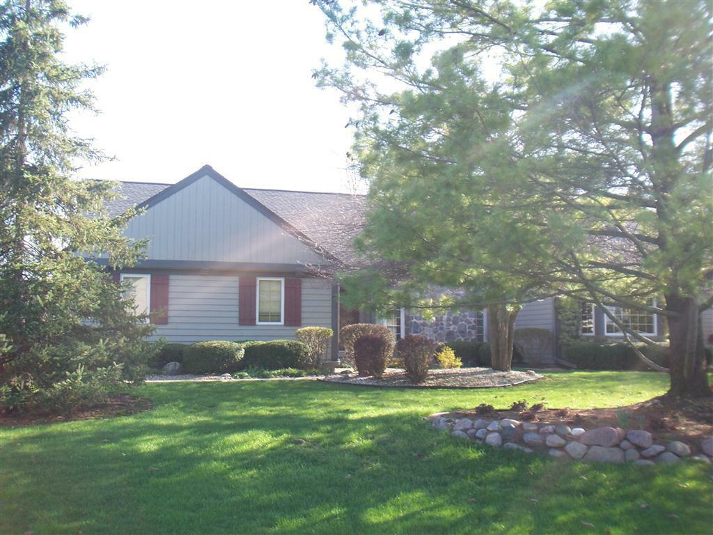 Property Photo:  2645 W Lake Isle Dr  WI 53092-2451 