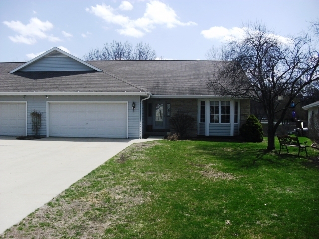 Property Photo: 2218 Willowbrook Dr WI 53090-1782