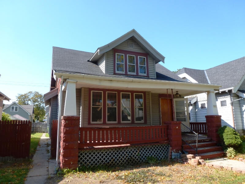 Property Photo:  3021 N 36th St  WI 53210 