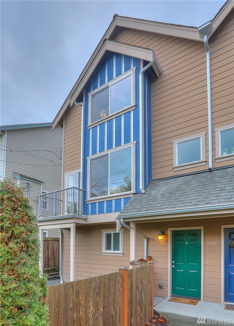 Property Photo:  9241 Ashworth Ave N A  WA 98103 