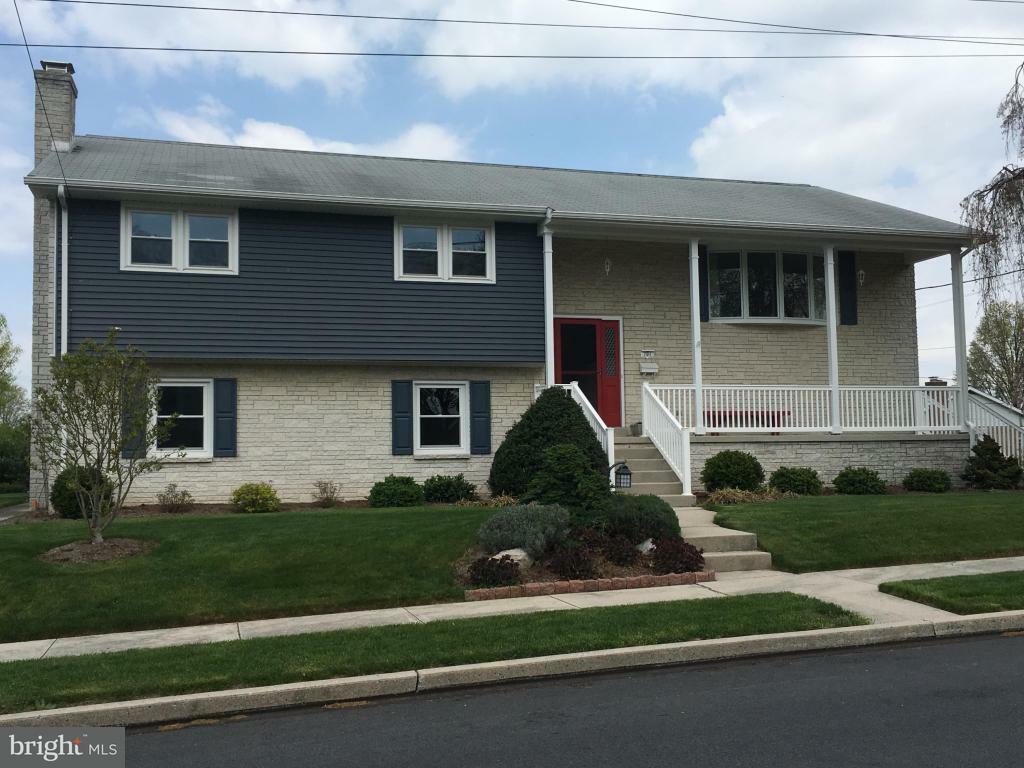 Property Photo: 701 W Pine Street PA 17078