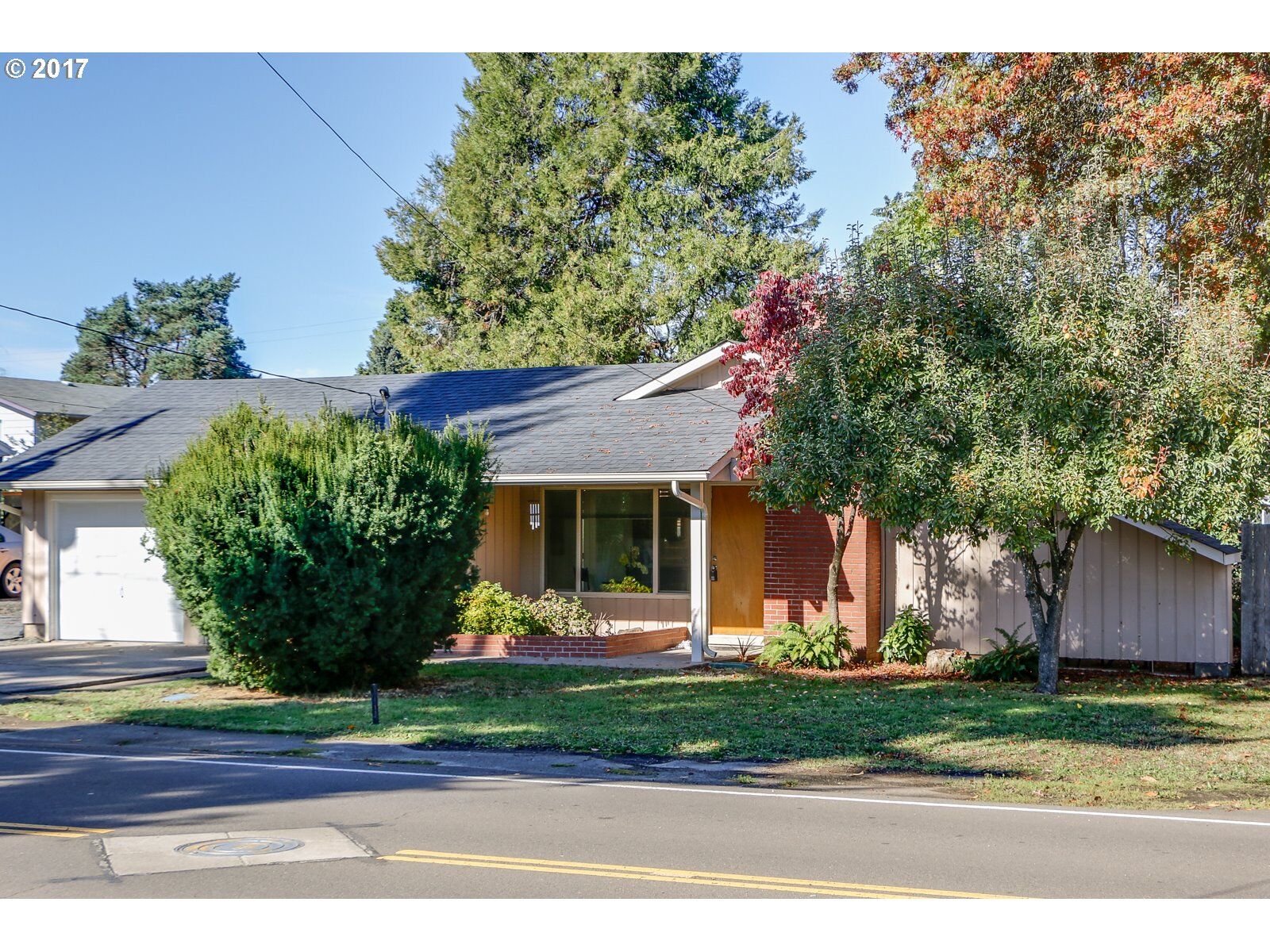 Property Photo: 1167 N Park Ave OR 97404