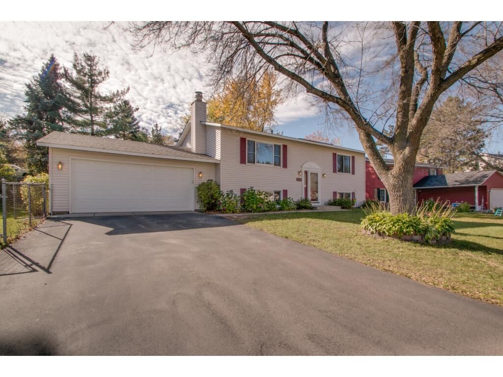 Property Photo: 10405 Buckingham Drive MN 55347