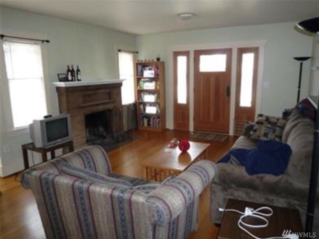 Property Photo:  1125 N 82nd St  WA 98103 