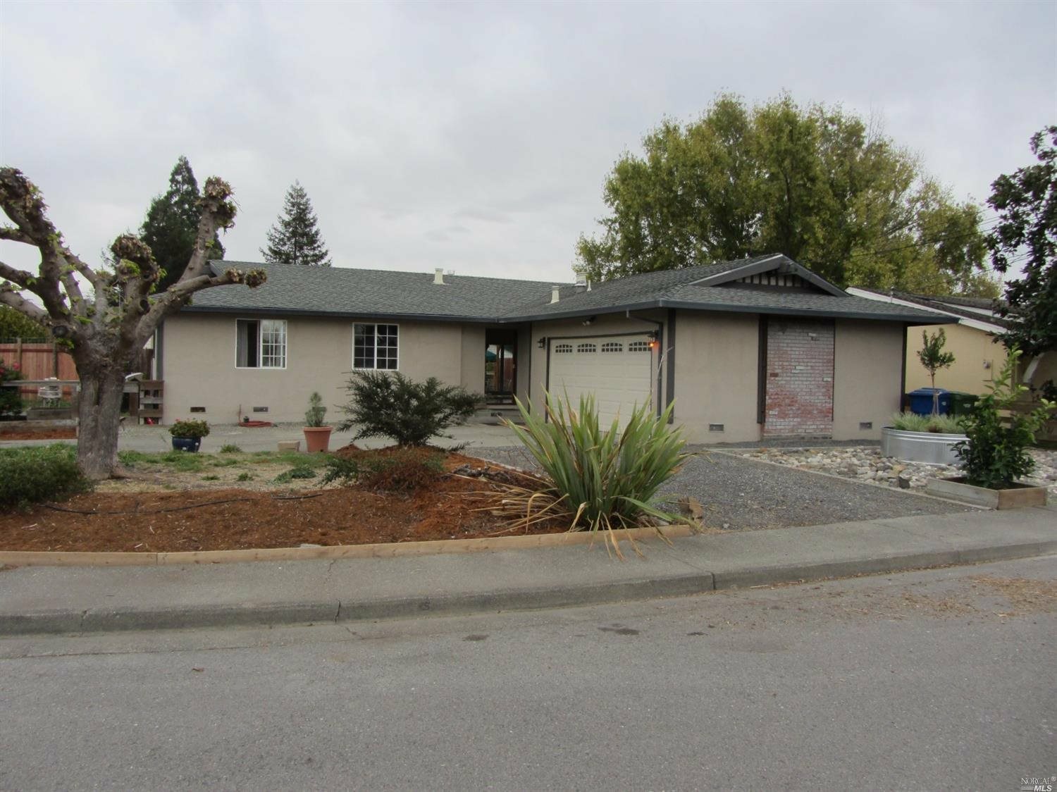 Property Photo:  27 Woodworth Way  CA 94952 