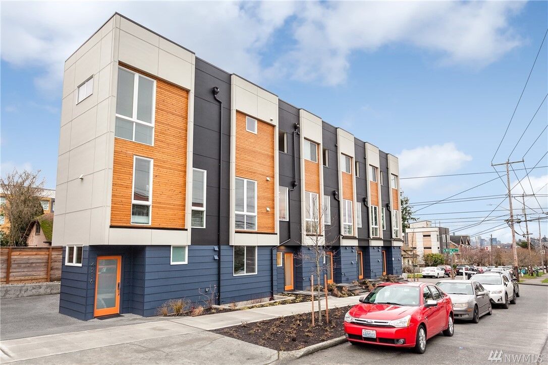 Property Photo:  4254 Linden Ave N  WA 98103 