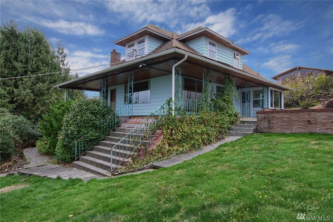 Property Photo:  7253 S Taft St  WA 98178 