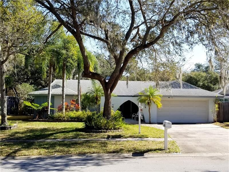 Property Photo:  1833 Oak Forest Drive W  FL 33759 