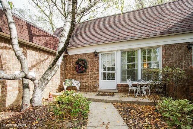Property Photo: 1S188 Eliot Lane IL 60181