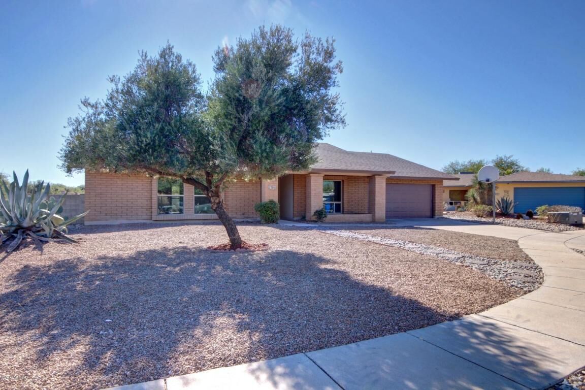 Property Photo:  2701 N Essel Drive  AZ 85715 