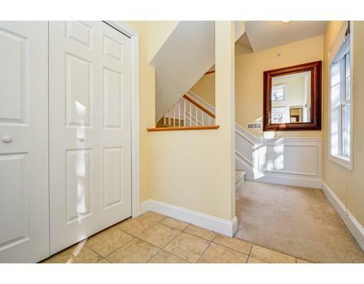 Property Photo:  7 Lincoln Ln 7  MA 01536 