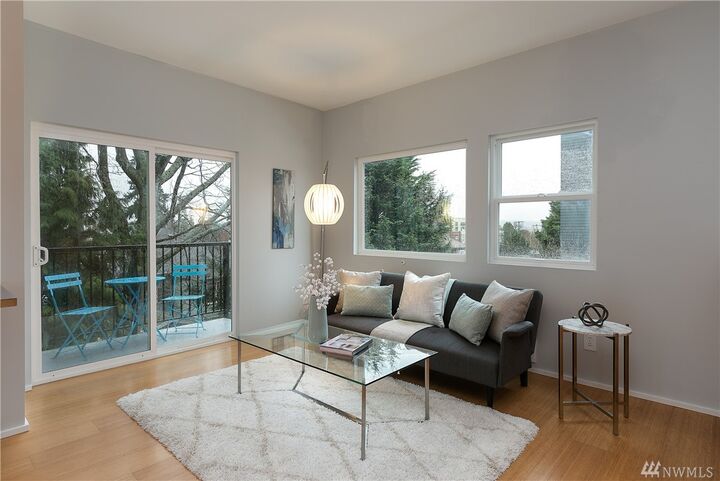 Property Photo: 4530 Meridian Avenue N S-09 WA 98103