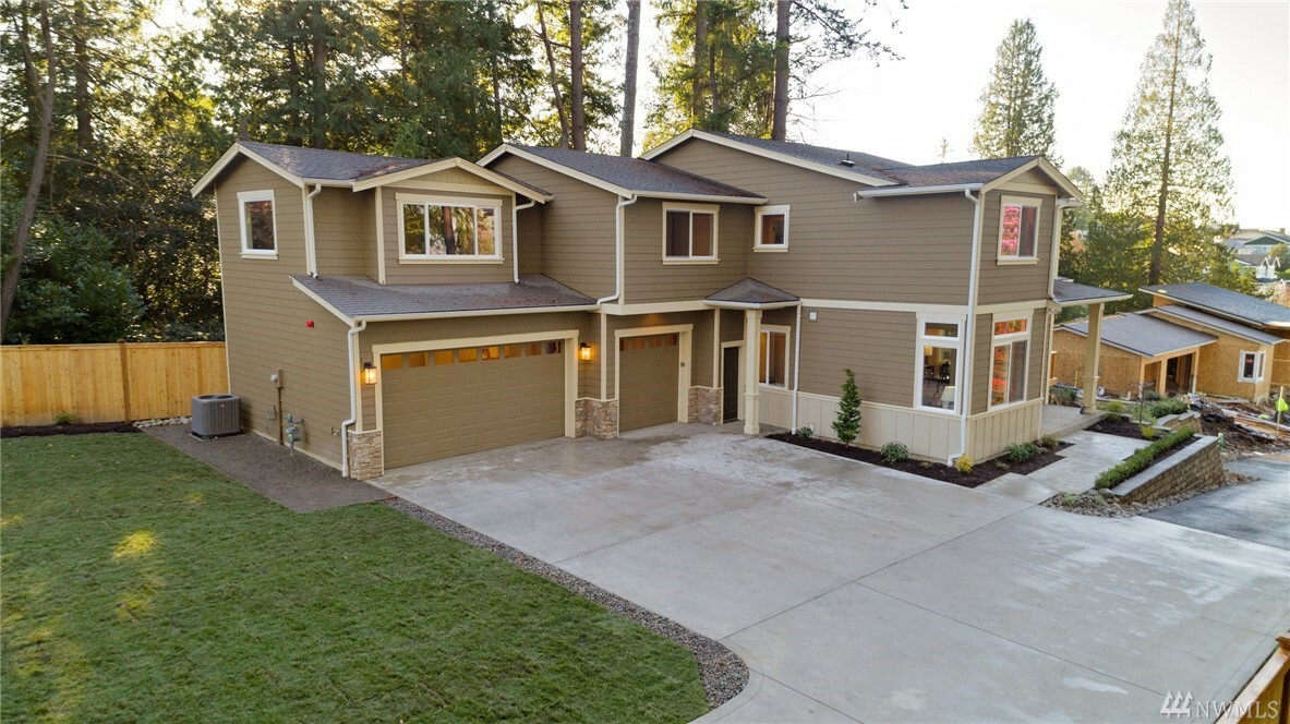 Property Photo:  4925 Ocean Ave  WA 98203 