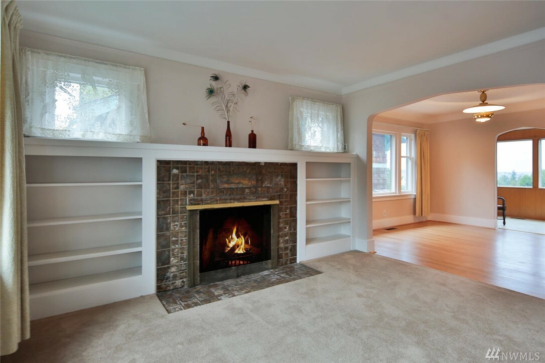 Property Photo: 6731 Sycamore Ave NW WA 98117