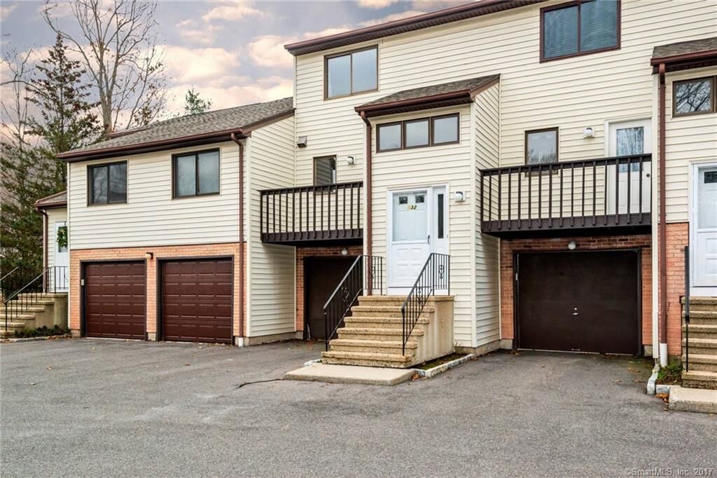 Property Photo: 132 Oak Forest Drive 132 CT 06042