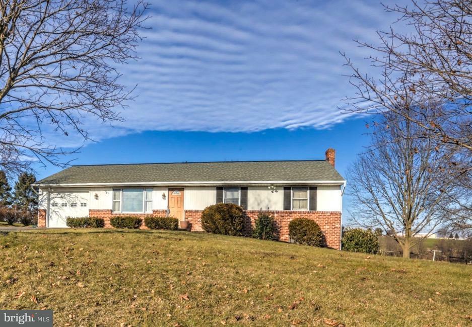 Property Photo: 129 W Lexington Road PA 17543
