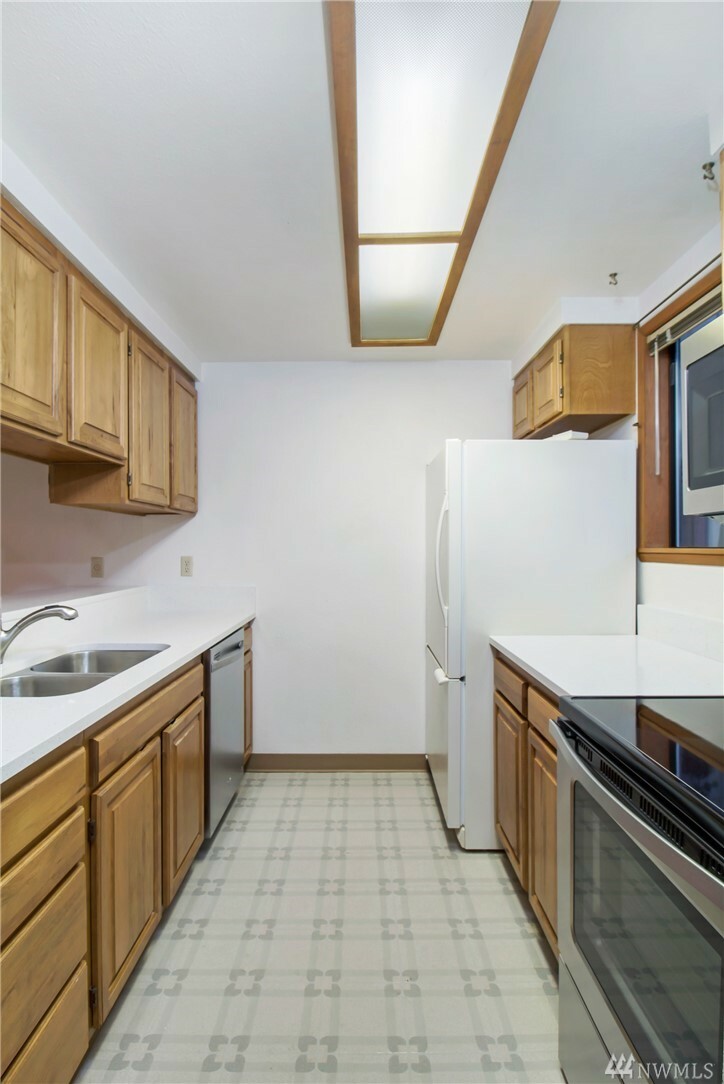 Property Photo:  375 Spruce Street St 9B  WA 98250 