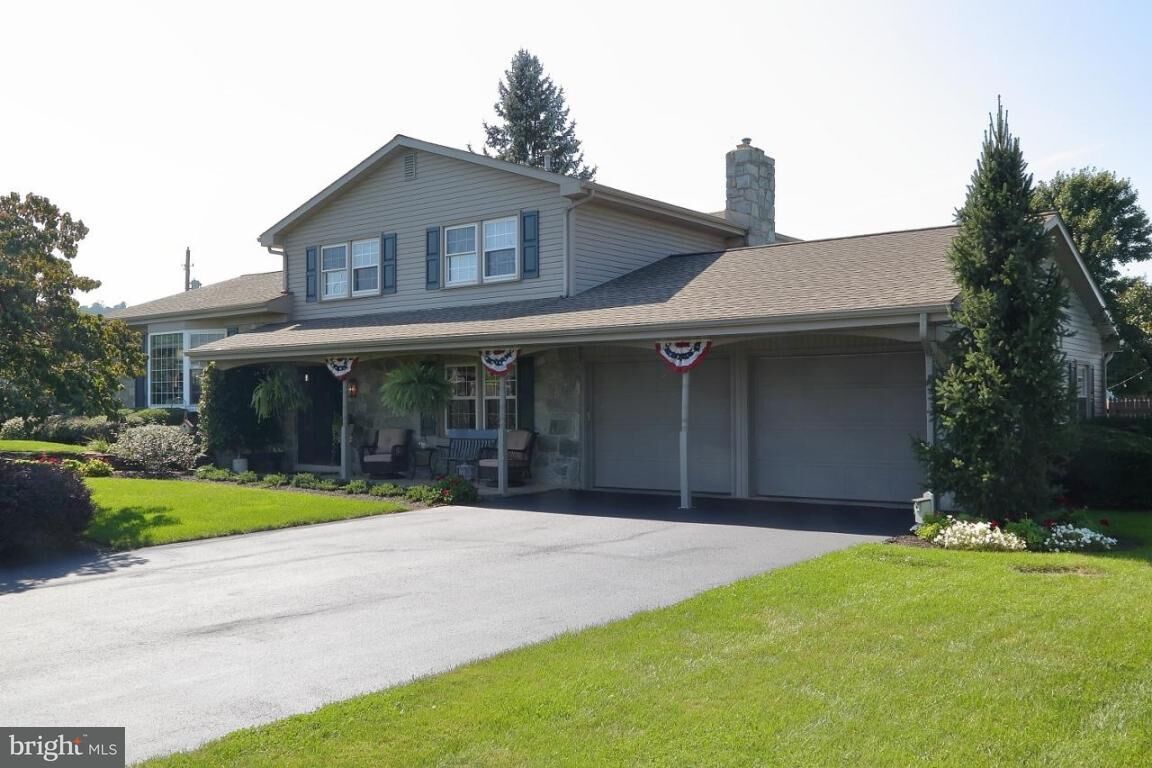 Property Photo:  662 S Kinzer Avenue  PA 17557 