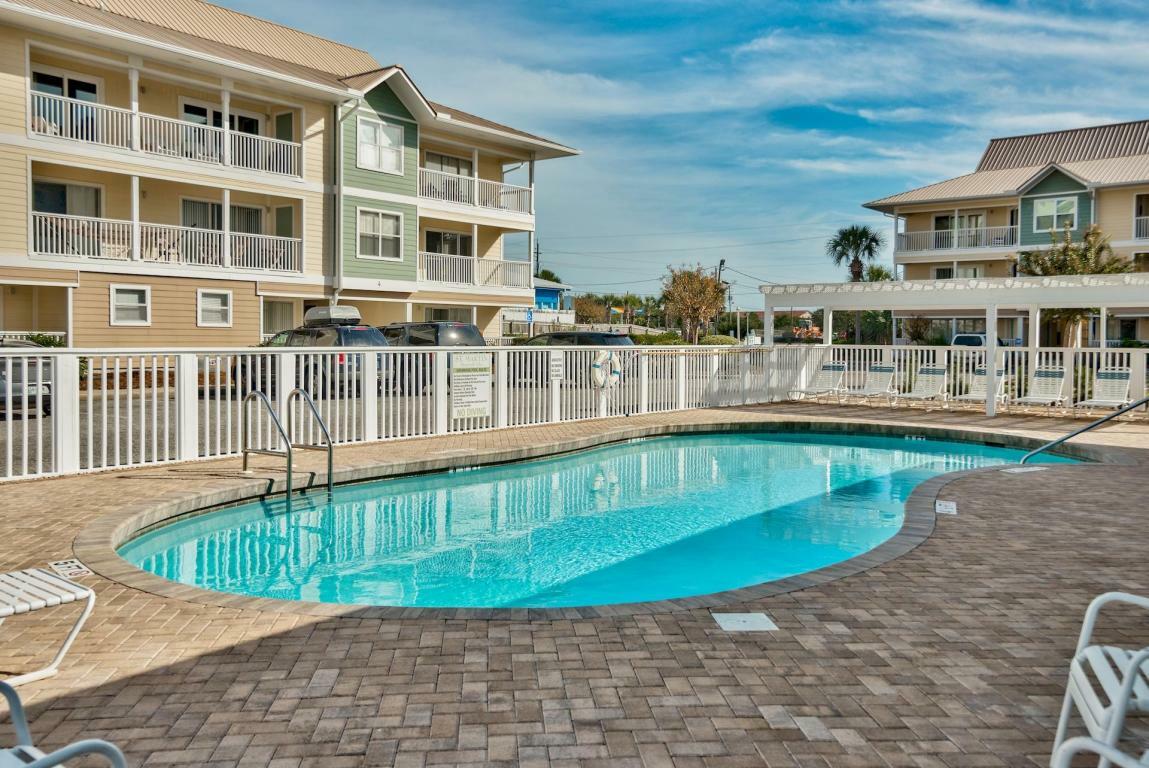 Property Photo: 1006 E Highway 98 432 FL 32541