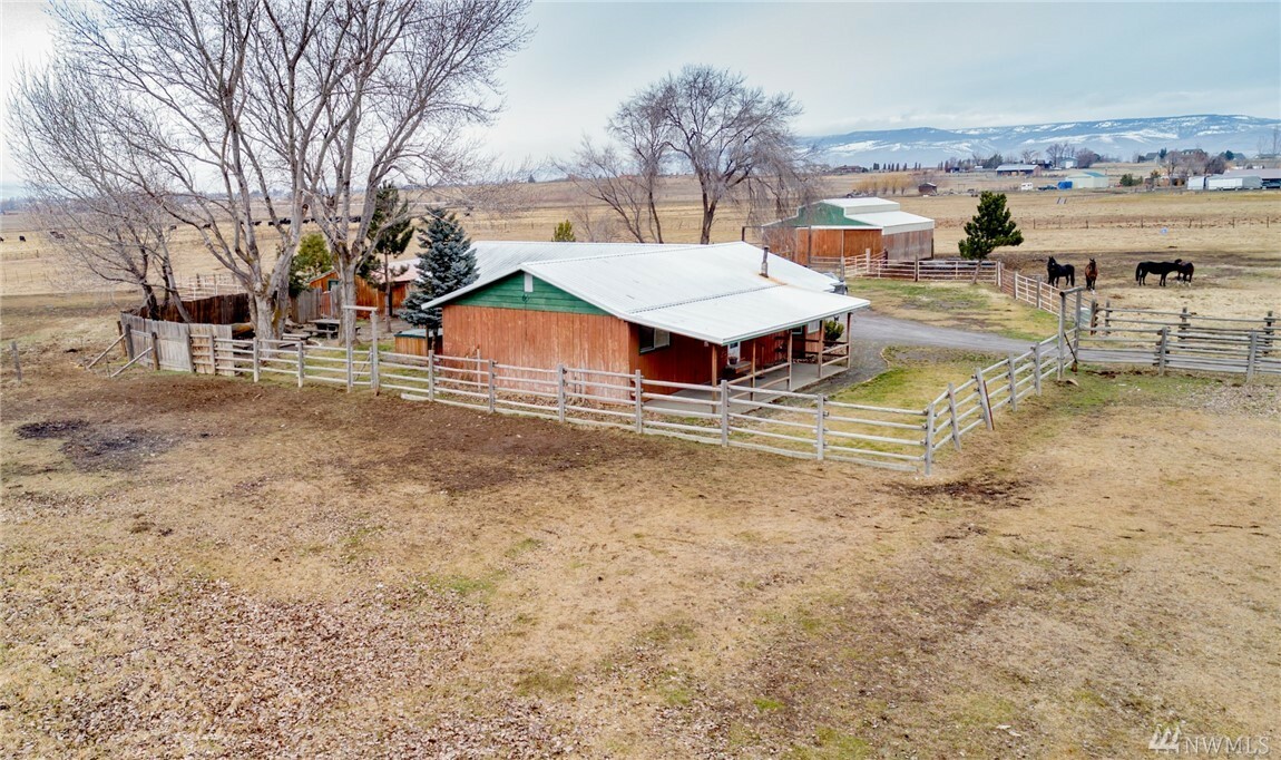 Property Photo:  3691 Fairview Rd  WA 98926 