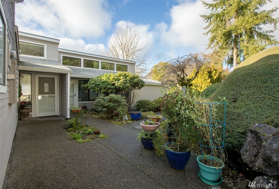 Property Photo:  1801 East Bay Dr NE K  WA 98506 