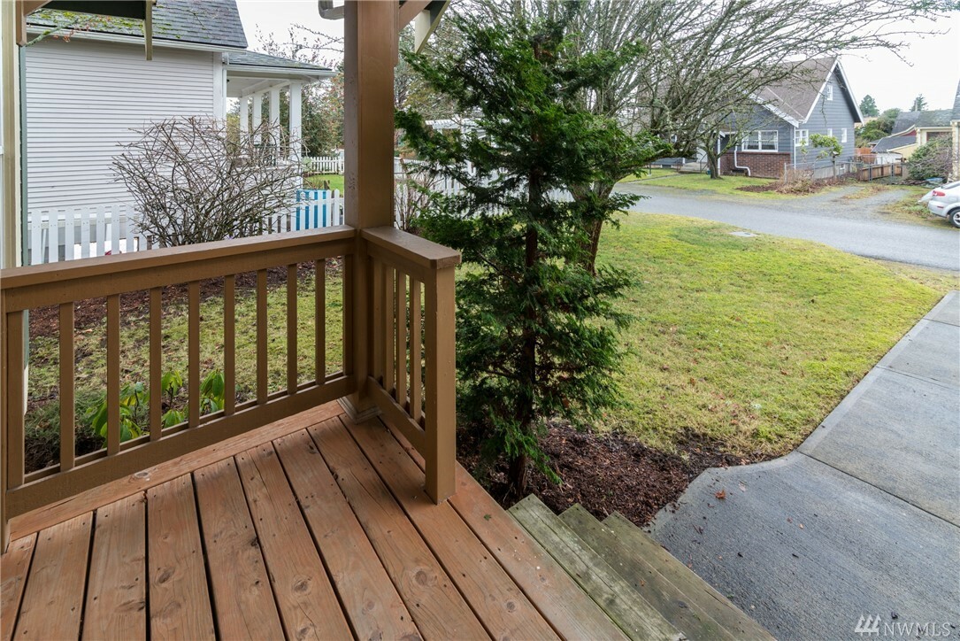 Property Photo:  2516 Vallette St  WA 98225 