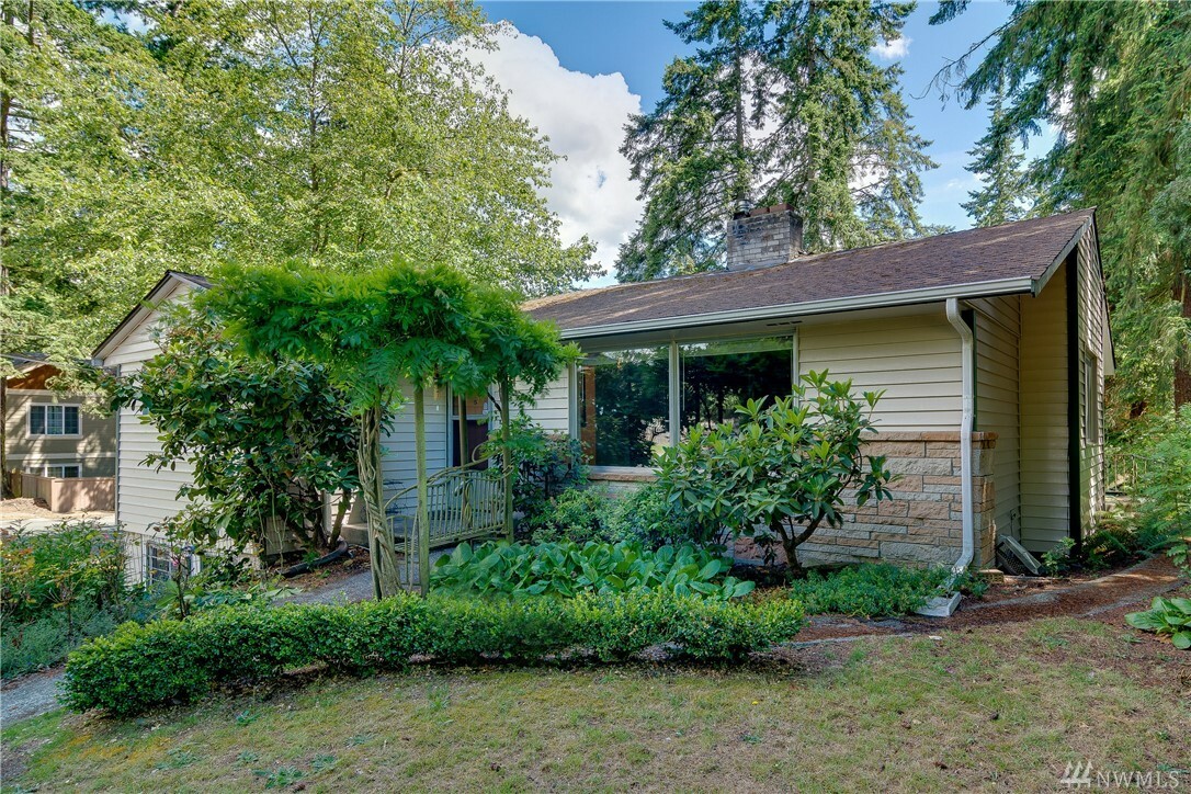 Property Photo:  1857 N 185th St  WA 98133 