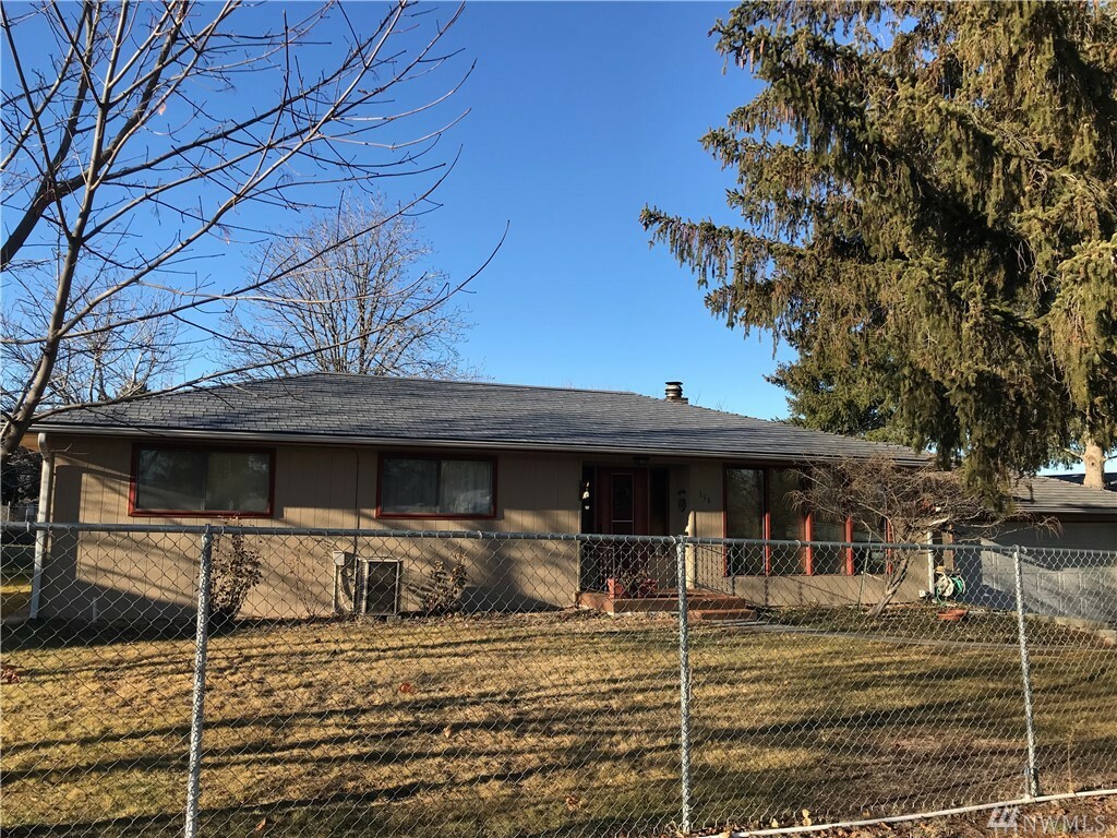 Property Photo:  156 Warden Ave NW  WA 98851 