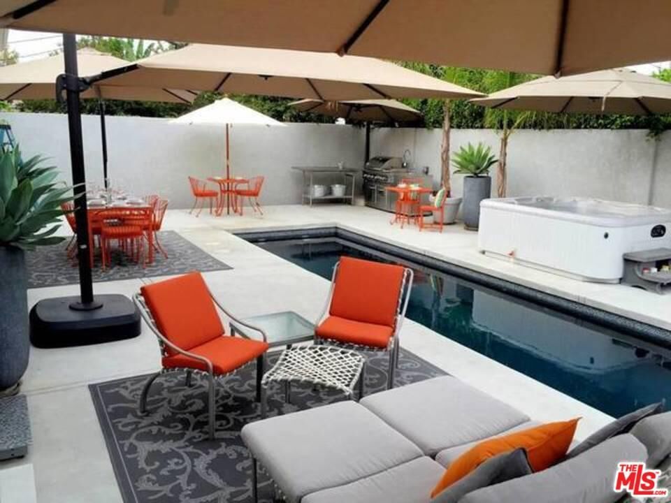 Property Photo: 13929 Cumpston St CA 91401