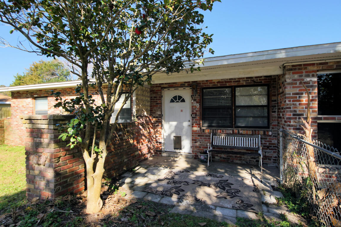 Property Photo: 400 Westminster Road FL 32547