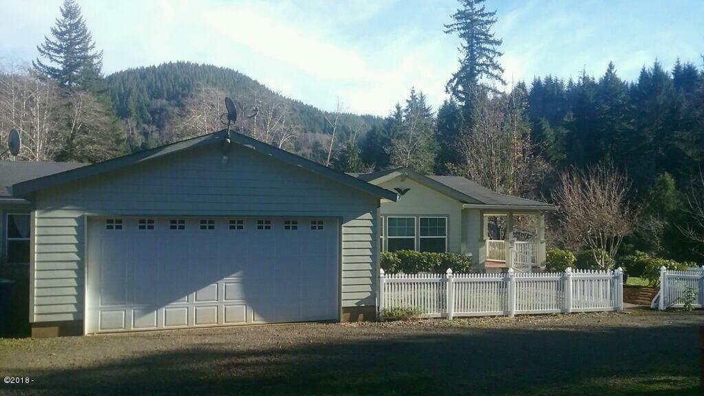 Property Photo: 202 N Stockton Avenue OR 97368