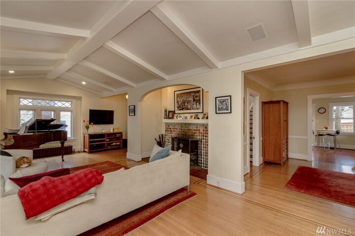 Property Photo:  2032 E Newton St  WA 98112 