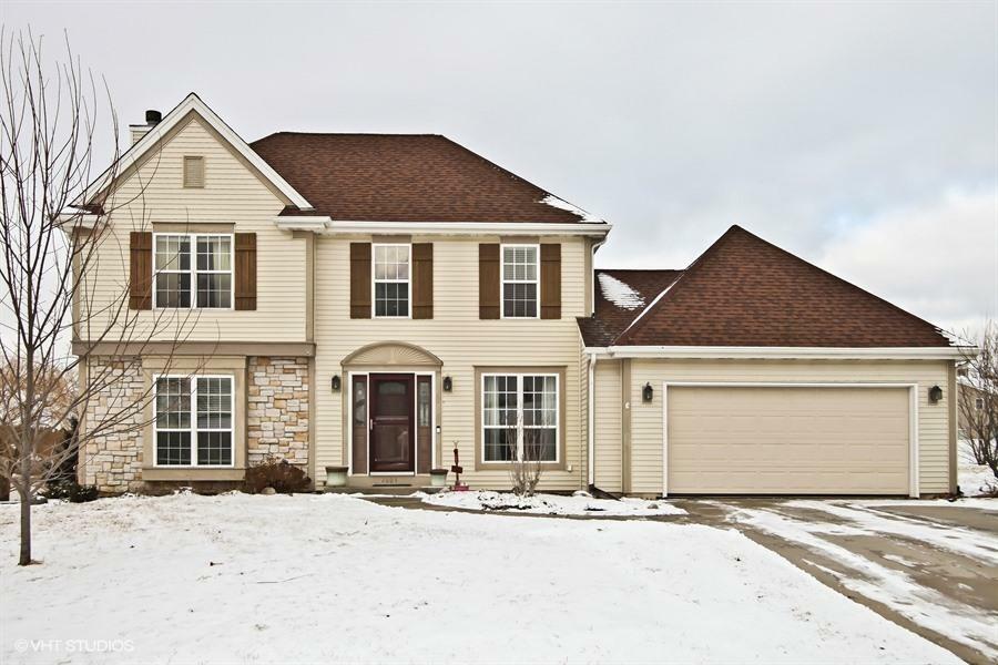 Property Photo:  2604 Upper Forest Ln  WI 53090 