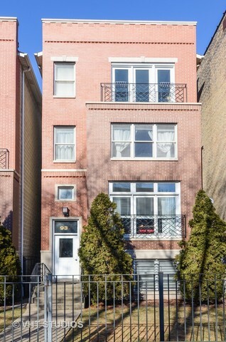 Property Photo: 932 George Street 3 IL 60657
