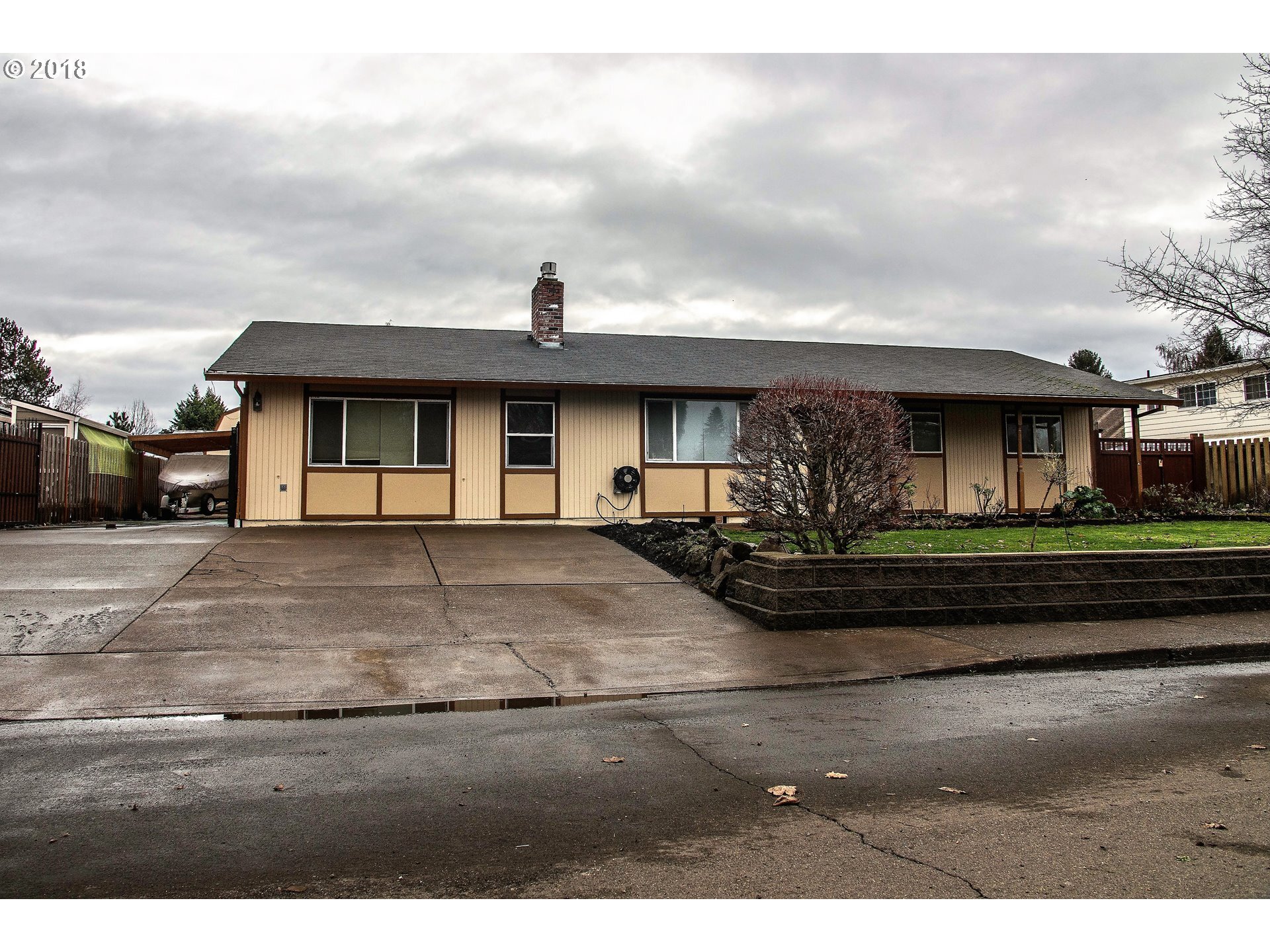 Property Photo:  260 NE 30th Ave  OR 97124 