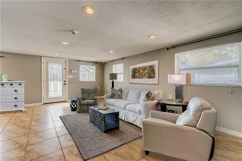 Property Photo: 6348 2nd Avenue N FL 33710