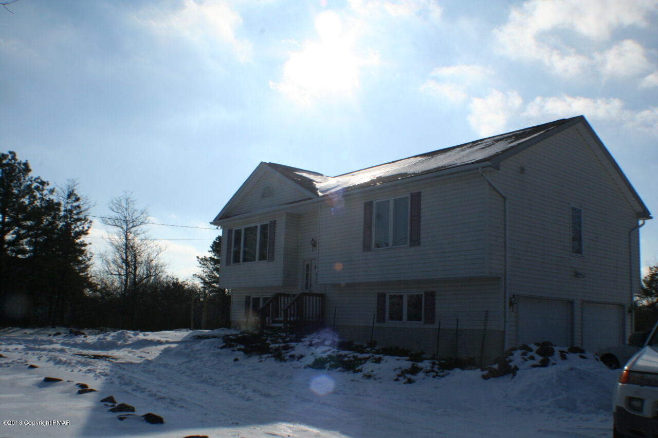Property Photo: 2126 Sierra View Dr PA 18610