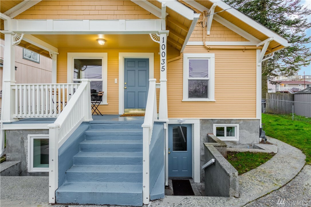 Property Photo:  10035 17th Ave SW  WA 98146 