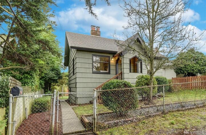 905 N 103rd St  Seattle WA 98133 photo