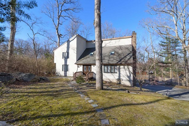 Property Photo:  26 Flaming Arrow Road  NJ 07430 