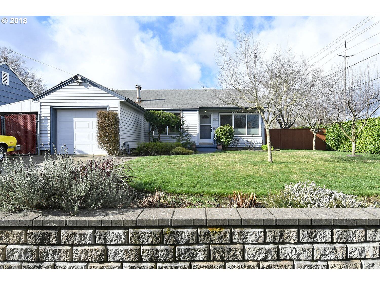 Property Photo: 4445 NE 74th Ave OR 97218